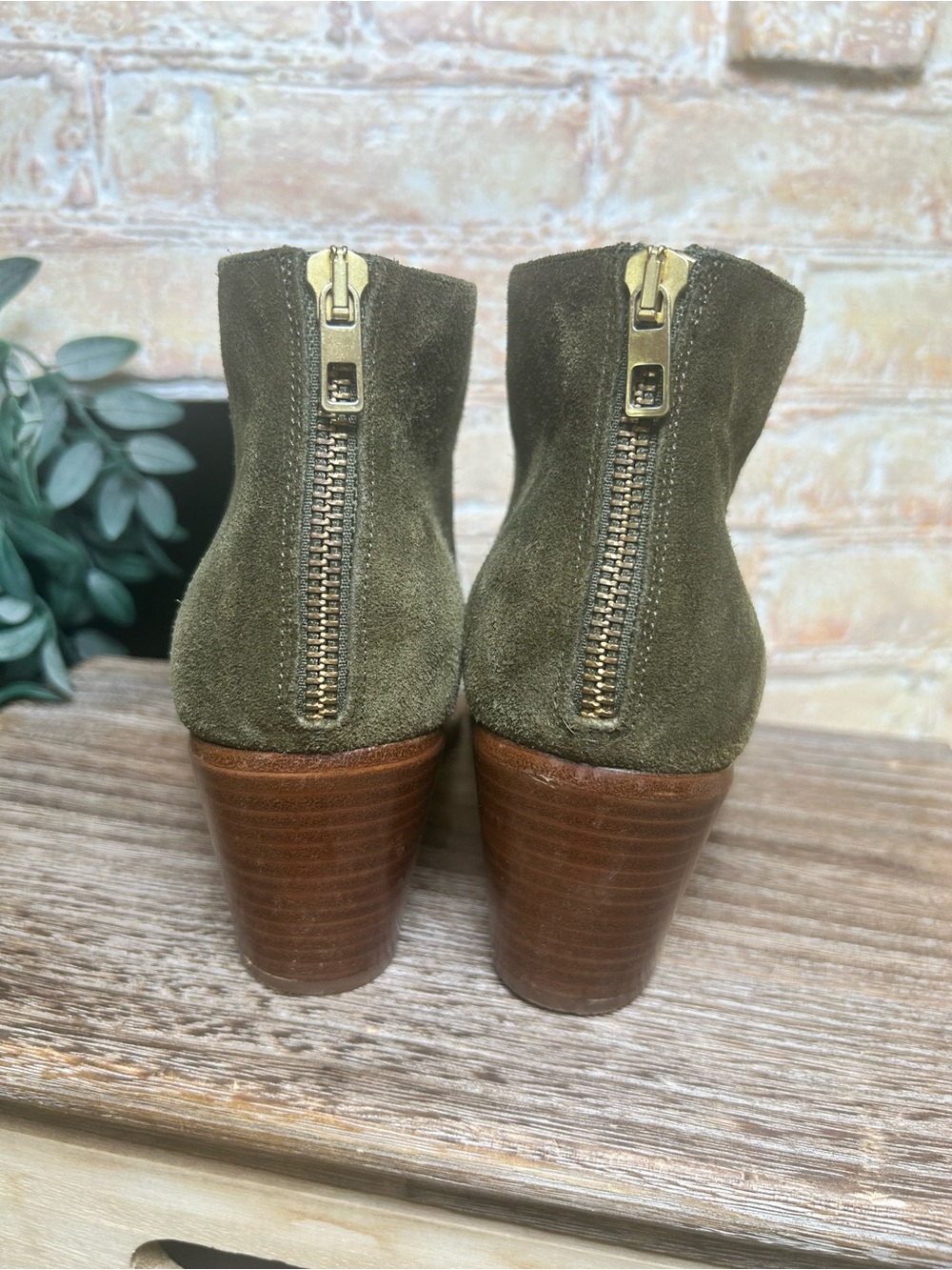 Vince Havana Notch Suede Booties Military Green Made Italy Women’s 8.5 old money - Picture 5 of 9